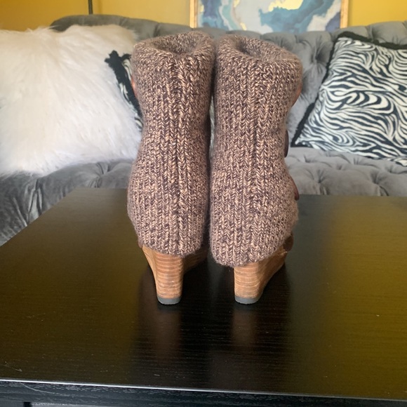 Brown sweater boots - Picture 2 of 9